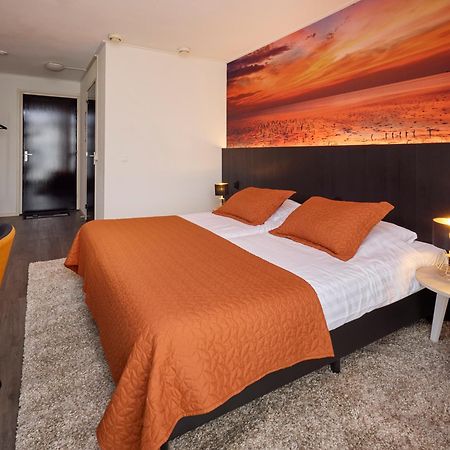 Hotel 'T Gemeentehuis Bedum Bagian luar foto