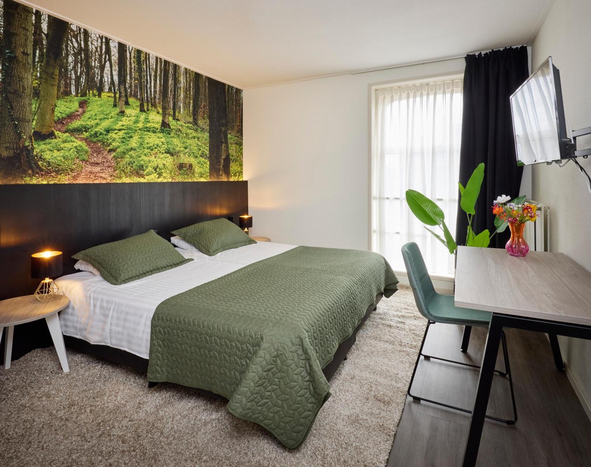 Hotel 'T Gemeentehuis Bedum Bagian luar foto
