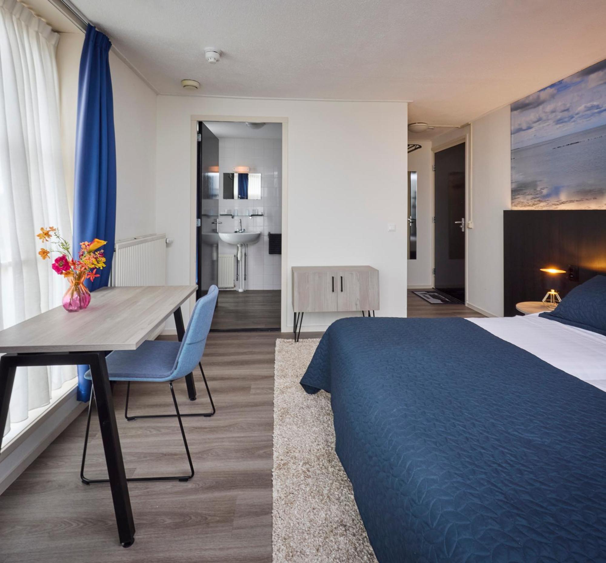 Hotel 'T Gemeentehuis Bedum Bagian luar foto