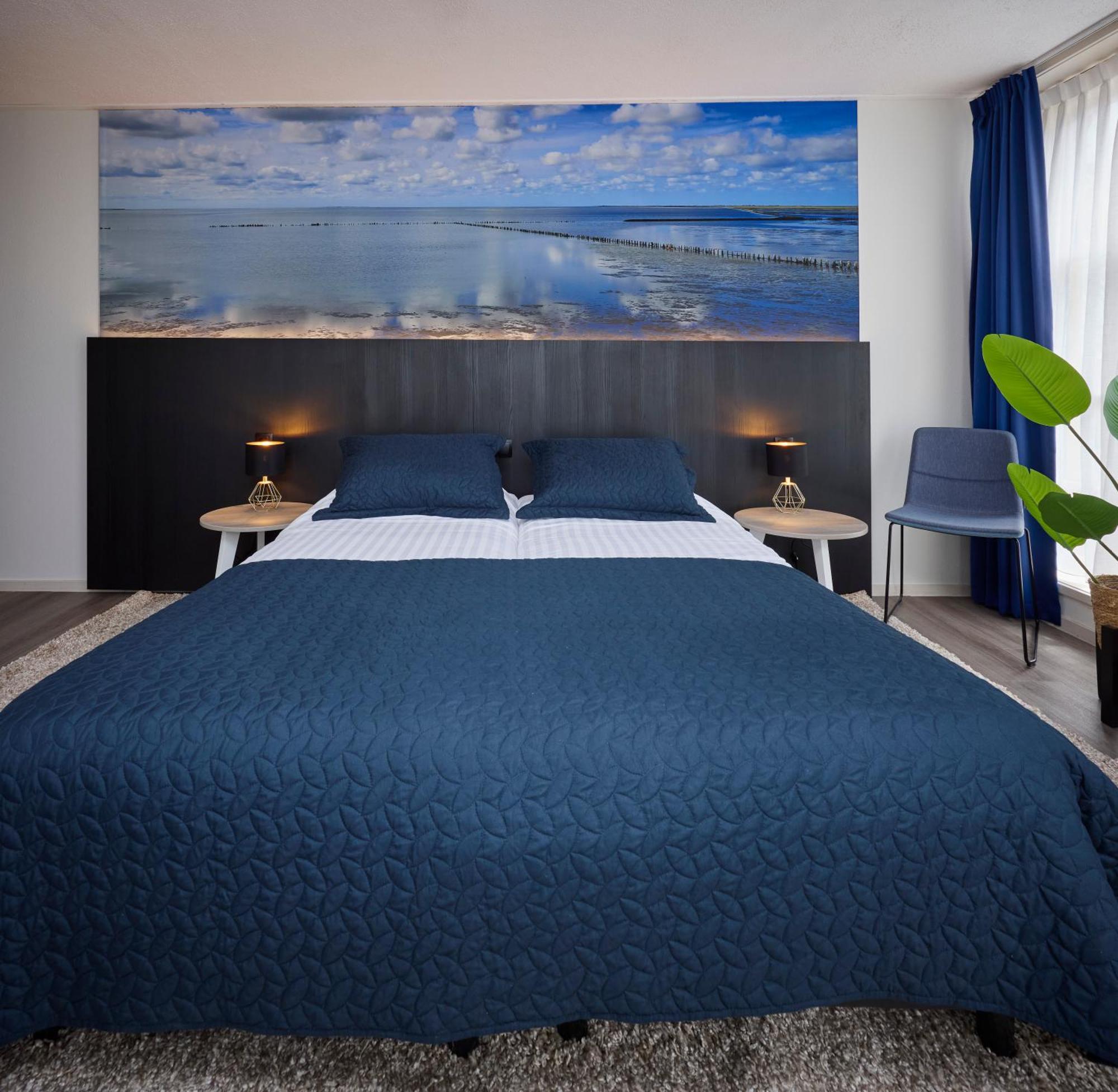 Hotel 'T Gemeentehuis Bedum Bagian luar foto