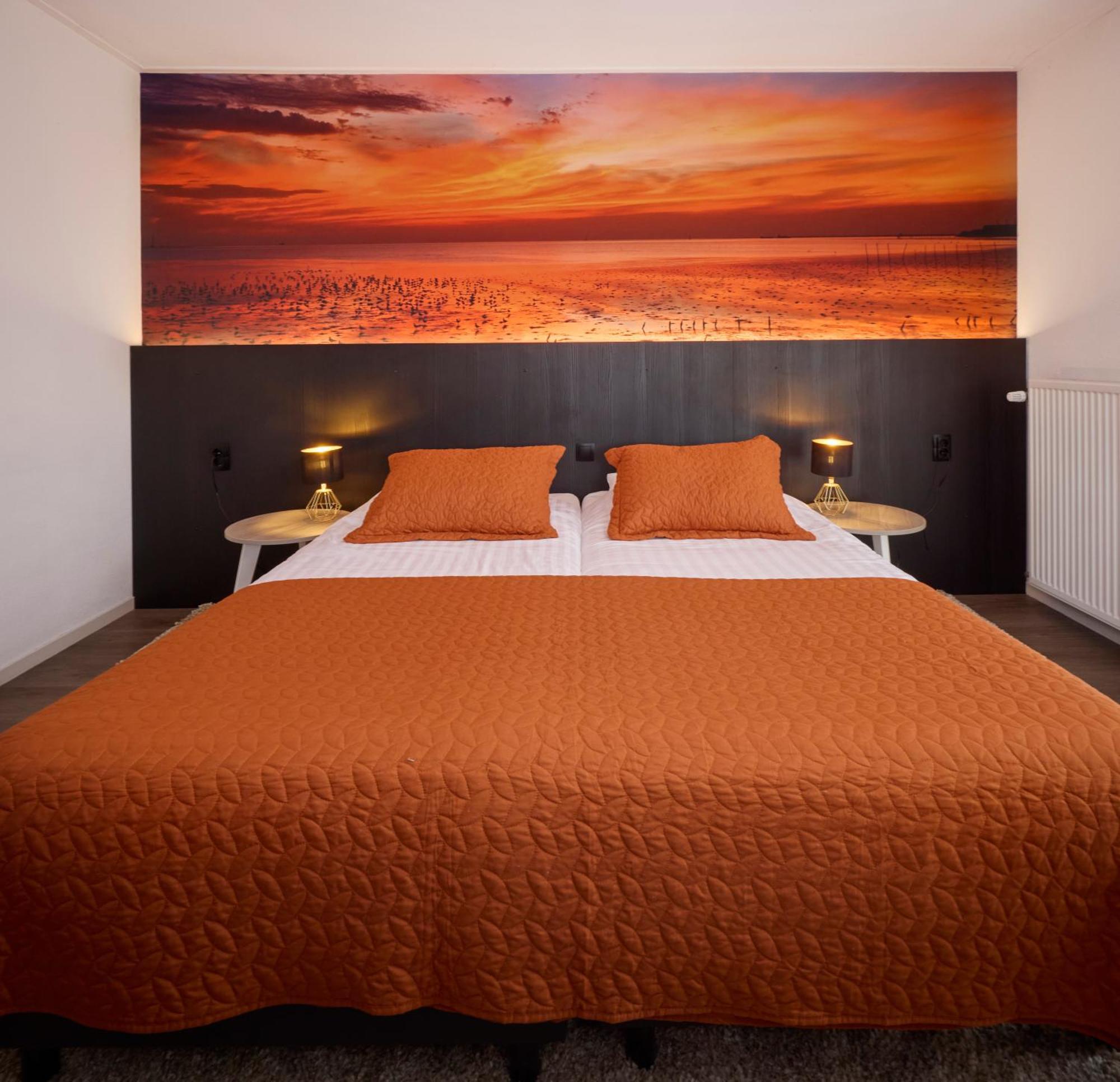 Hotel 'T Gemeentehuis Bedum Bagian luar foto