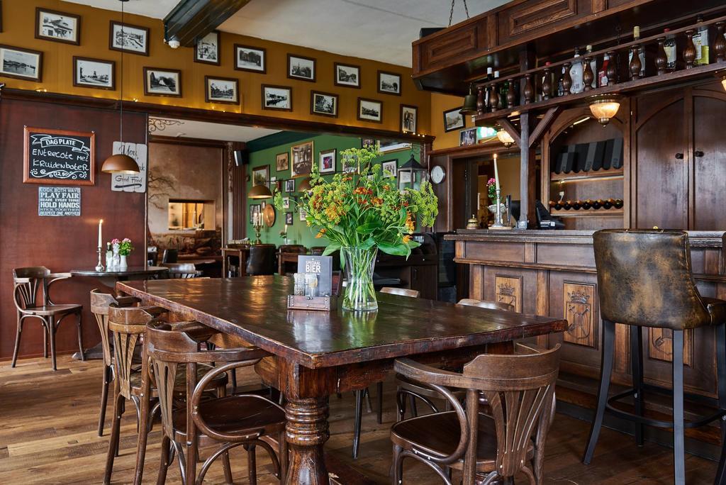 Hotel 'T Gemeentehuis Bedum Bagian luar foto